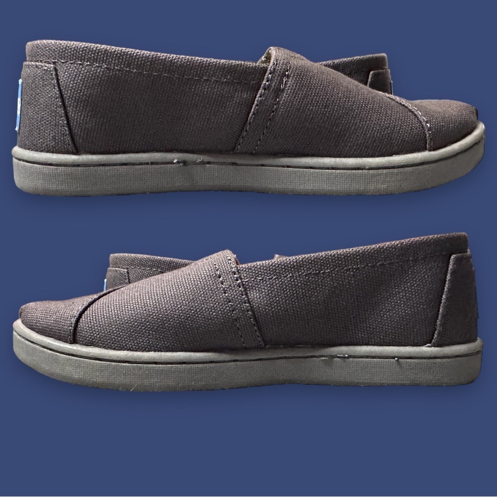 πHOST PICKπ NWB TOMβs Ash Grey Kids Canvas Slip On. Size K12 π§π»π§πΌπ§πΎ - Picture 7 of 11